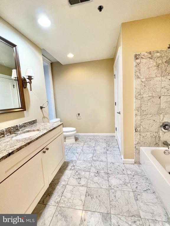 Building Photo - 1811 Chestnut St