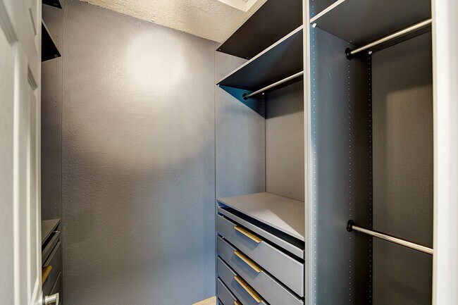 Building Photo - 2bd/2.5ba Woodinville Townhome