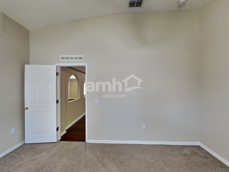 Building Photo - 3012 Valkyrie Rd