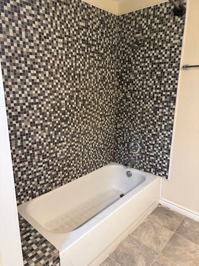 Building Photo - 2/1 plus an office