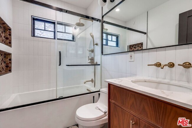 Building Photo - 3725 Edenhurst Ave