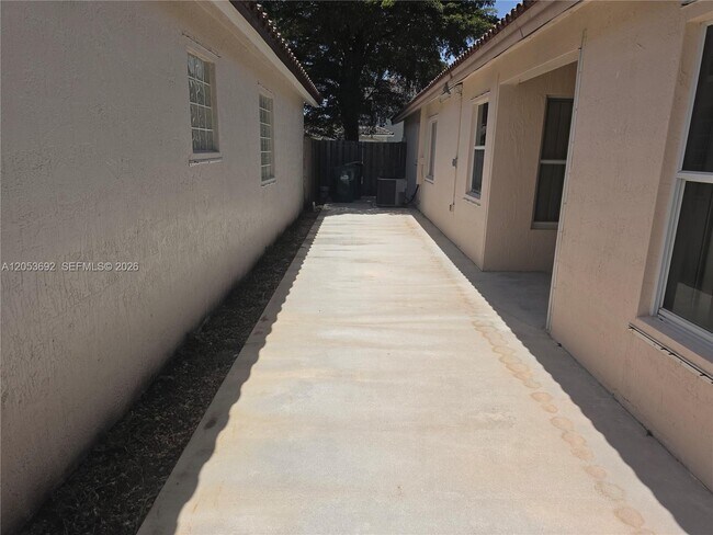 Building Photo - 14241 SW 151st Ave