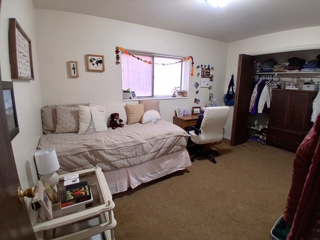 Building Photo - 243 E 400 N