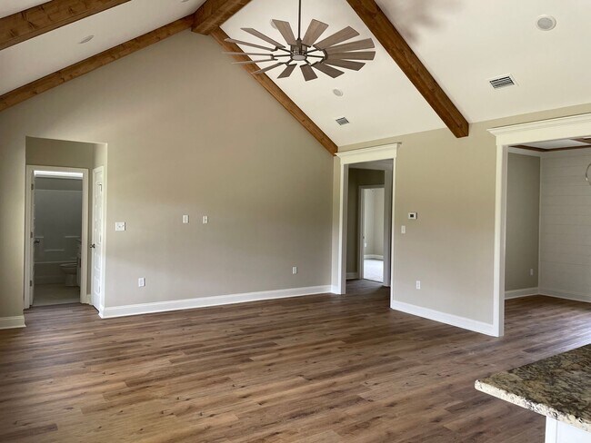 Building Photo - 4 Bedroom/3.5 Bath Home in North Lowndes C...