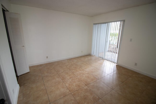 Building Photo - 7610 Westwood Dr