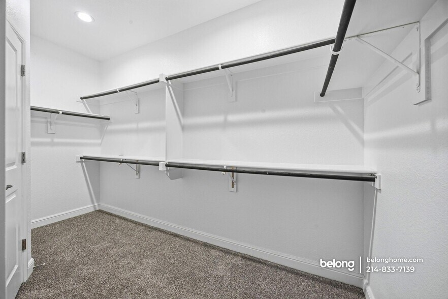 Building Photo - 1832 Chamaeleon Dr