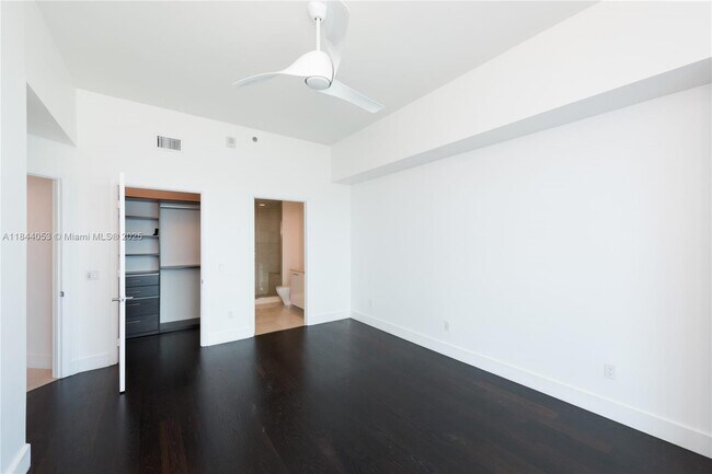 Building Photo - 2711 S Ocean Dr