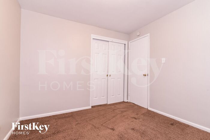 Building Photo - 6616 Oakview Dr N