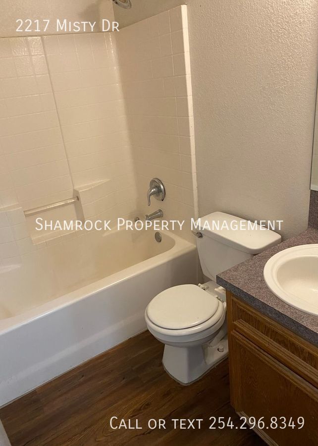Building Photo - 2/1 Fourplex in Midway ISD!