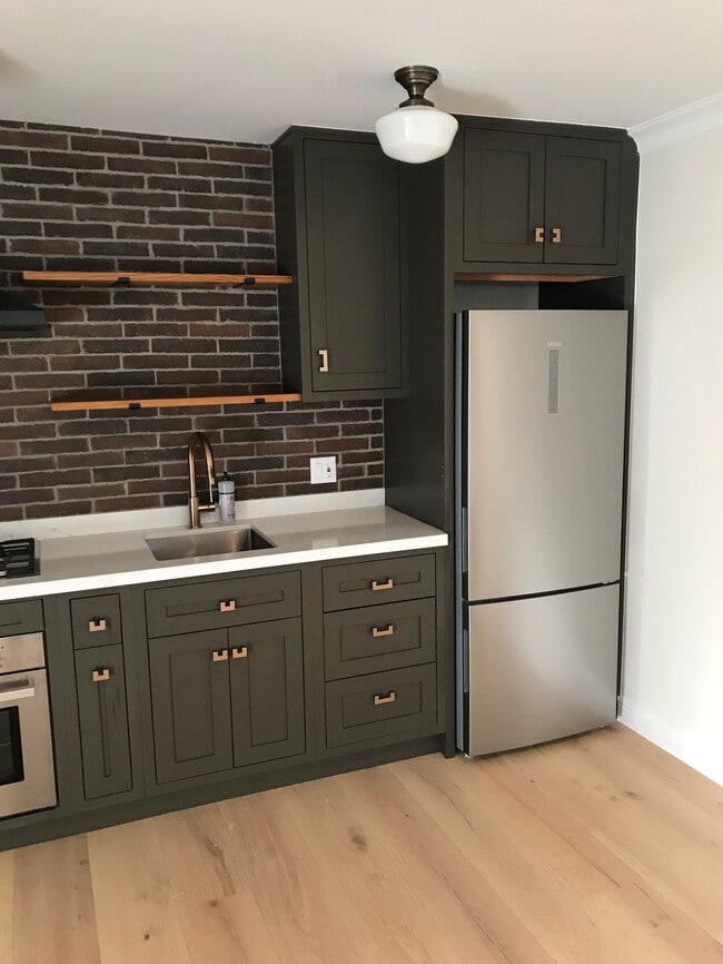 Building Photo - 4264 Grand View Blvd