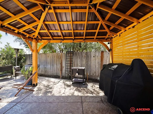 Building Photo - Captivating Home Near Highland Highschool!