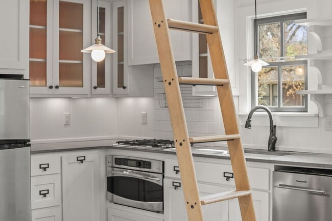 Building Photo - 5100 Lee Ave