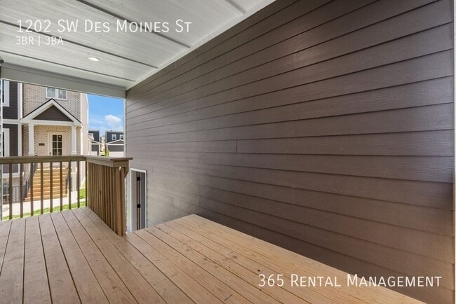 Building Photo - 1202 SW Des Moines St