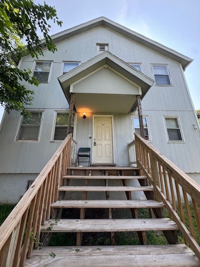 Building Photo - (1937 S 12th St)
