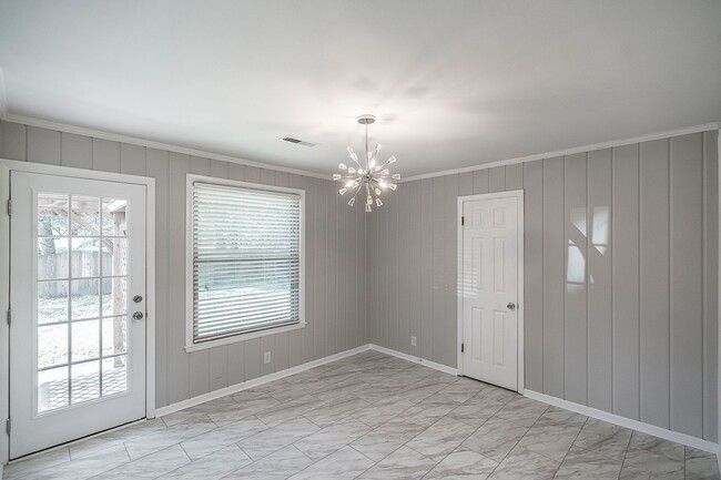Building Photo - Remodeled Ranch In Hendersonville - Fenced...
