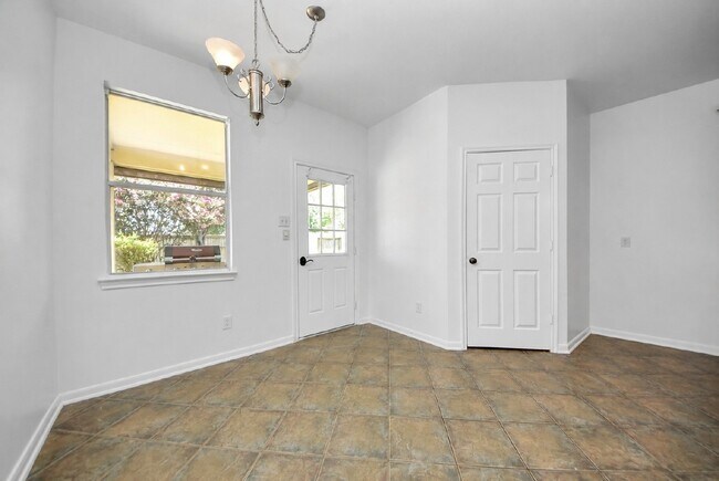 Building Photo - 7330 Jacobs Well Dr
