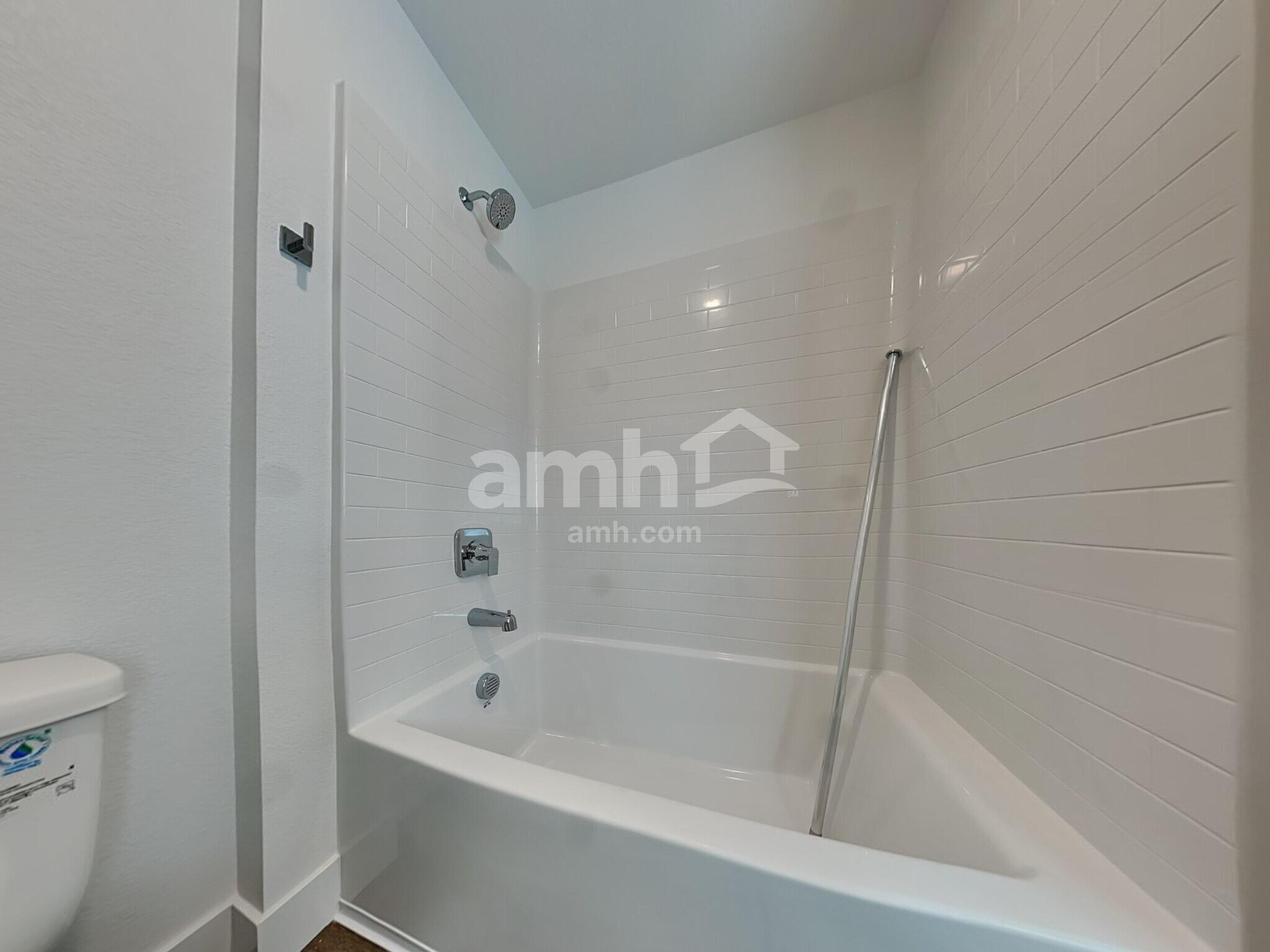 Building Photo - 5824 Vaes Dothrak St