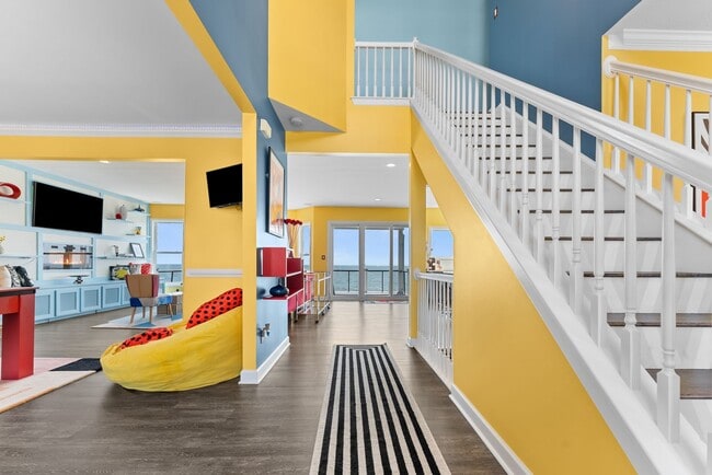 Building Photo - Grand View 115