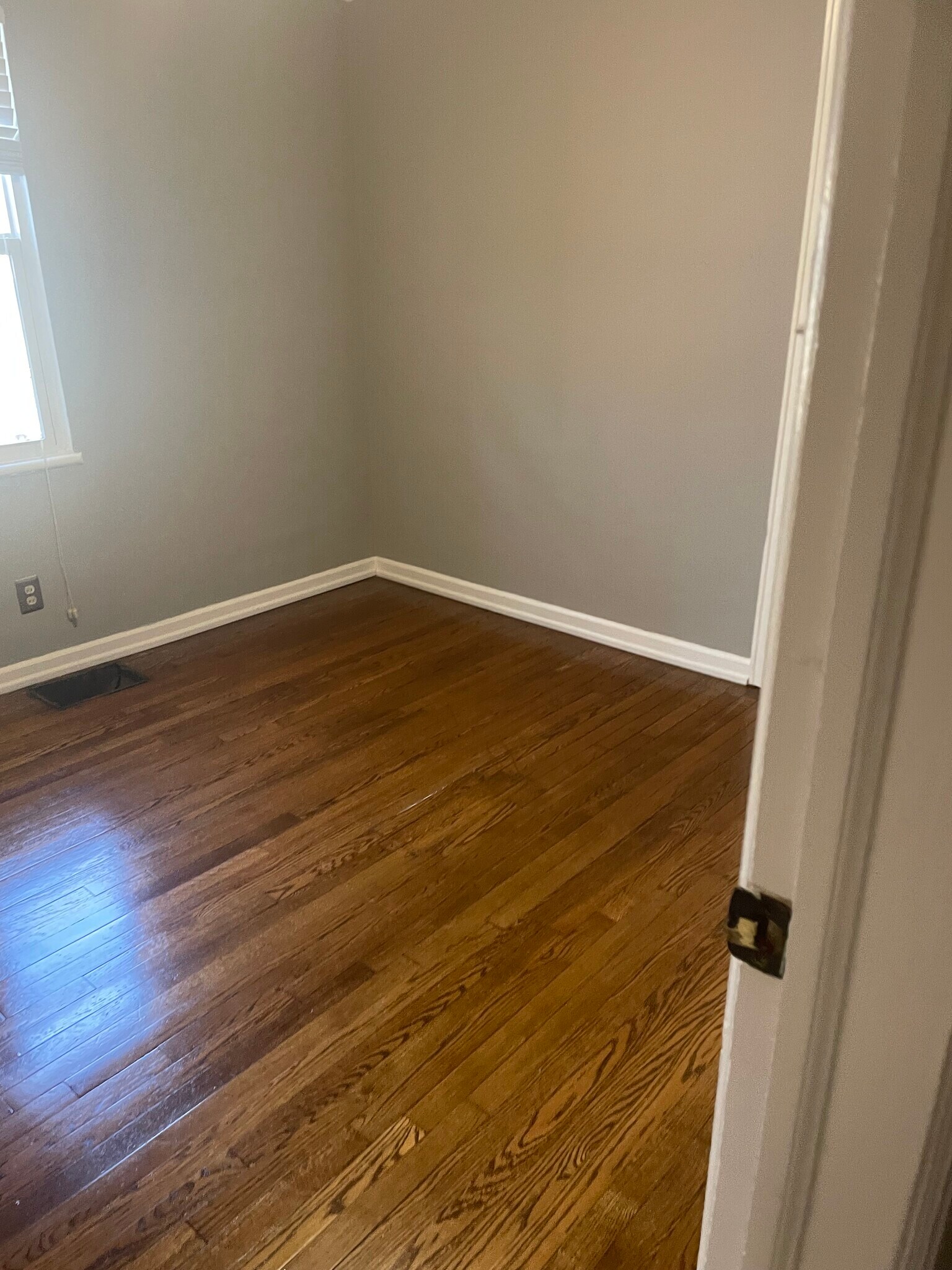 Building Photo - 1230 E 54th St