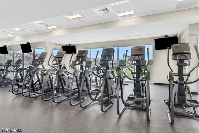 Building Photo - 221 Fox Glen Dr