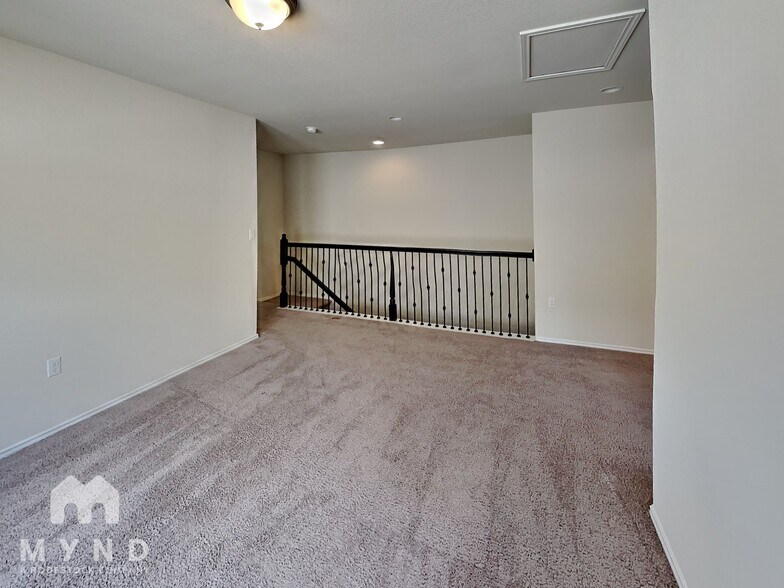 Building Photo - 14000 Osmarea Dr