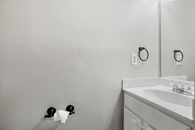 Building Photo - Rare Opportunity in the Heart of Ballston!