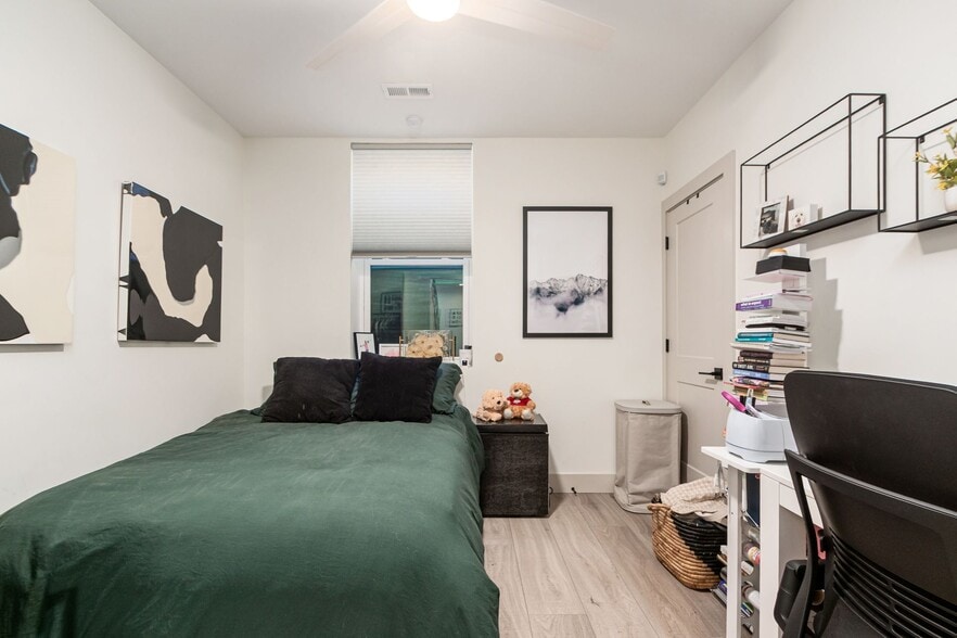 Building Photo - 1196 Hamlet St