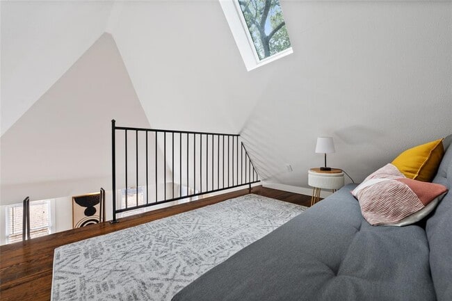 Building Photo - 1507 Drake Ave