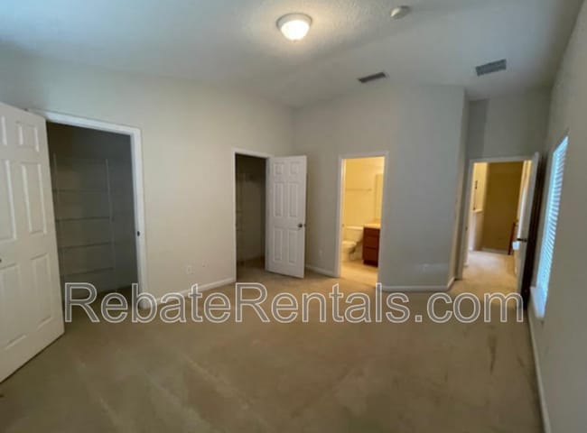 Building Photo - 13026 Sunset Lake Dr