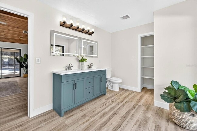 Building Photo - 14252 Trinity Rd