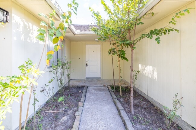Building Photo - 2799 Wood Hollow Dr