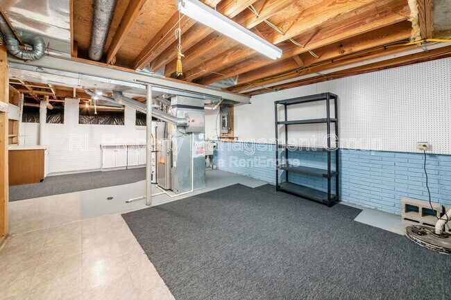 Building Photo - 356 Northview Dr