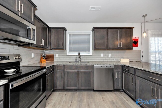 Building Photo - 14665 Bowman St