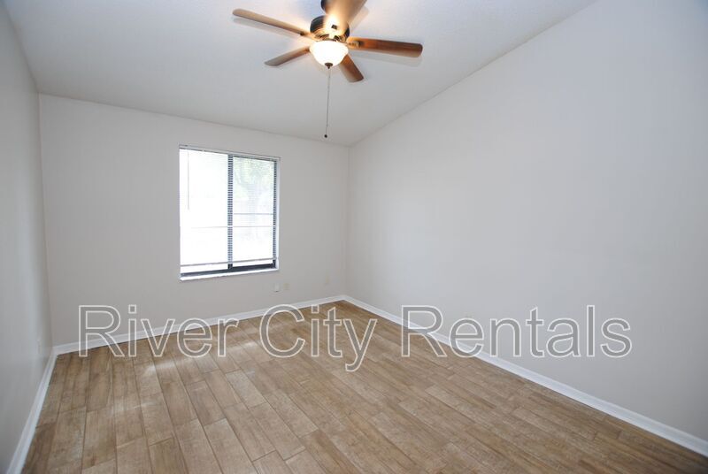 Building Photo - 2443 N Seabury Pl