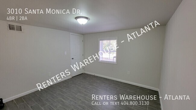 Building Photo - 3010 Santa Monica Dr