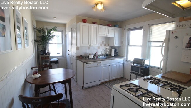 Building Photo - 30 Antwerp St