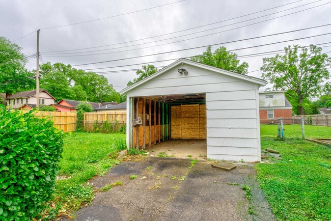 Building Photo - 1867 Waverly Ave