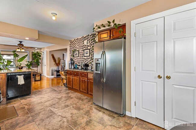 Building Photo - 165 MacArthur Ave