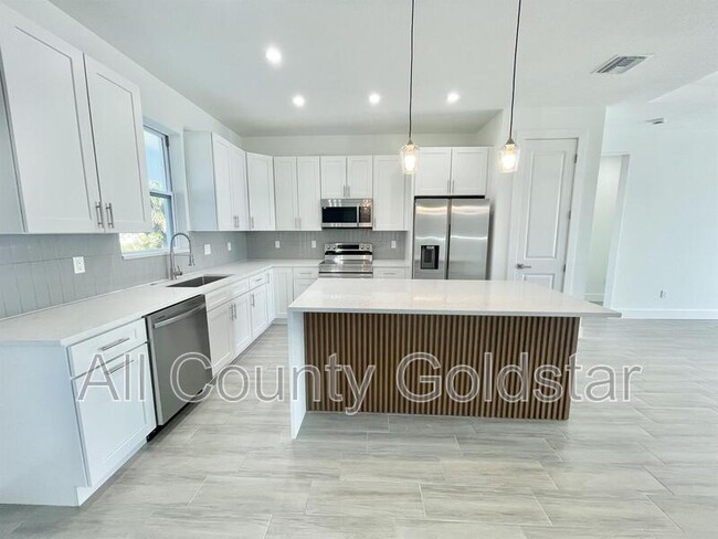 Building Photo - 4661 Fairlane Dr