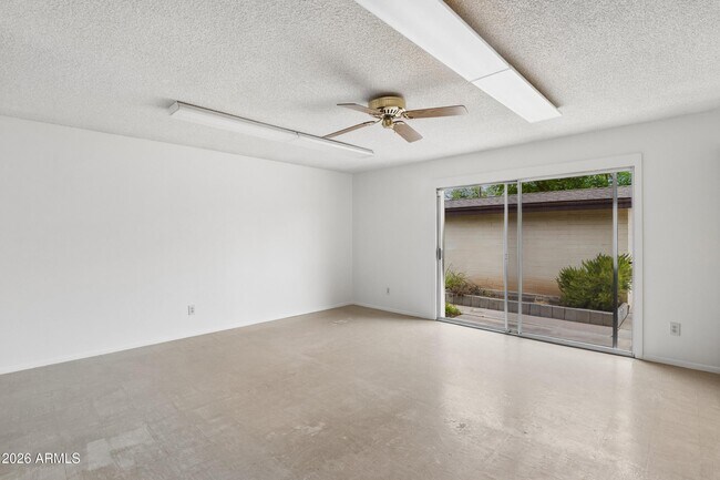 Building Photo - 1014 E Balboa Cir