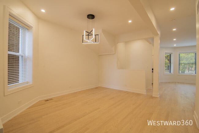 Building Photo - 3720 N Racine Ave