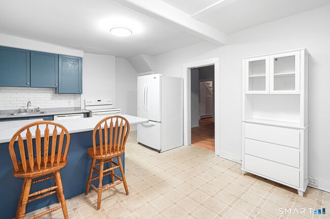 Building Photo - 30 Edgewood St