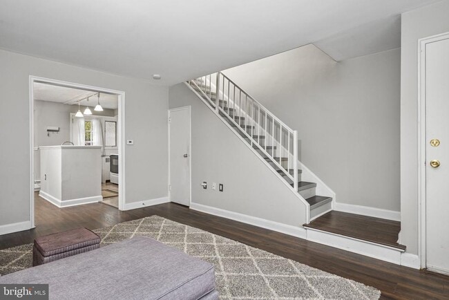 Building Photo - 200 Maplewood Dr