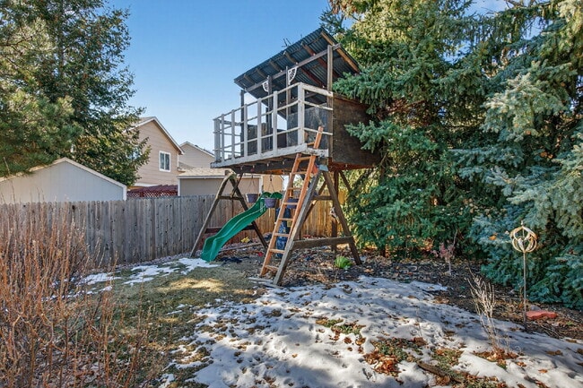 Building Photo - Available Immediately! Beautiful home in the Fairfax and Briargate neighborhood!