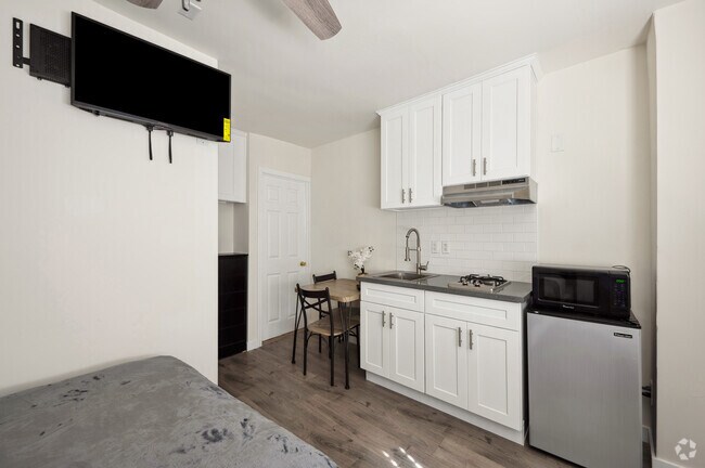 1BR, 1BA - 177SF - Royal Viking