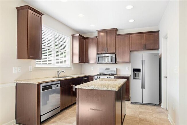 Building Photo - 2405 Sardis Chase Ct