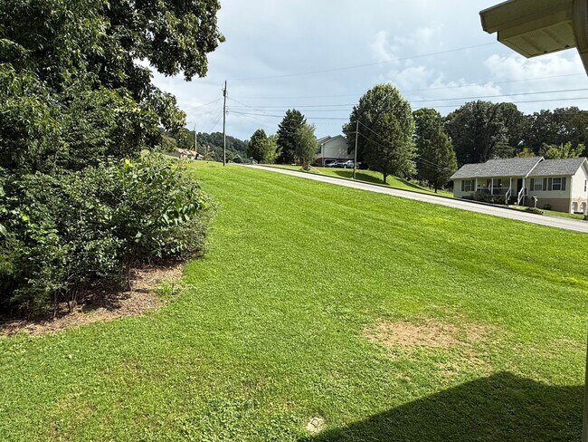Building Photo - 129 Meadowlark Drive