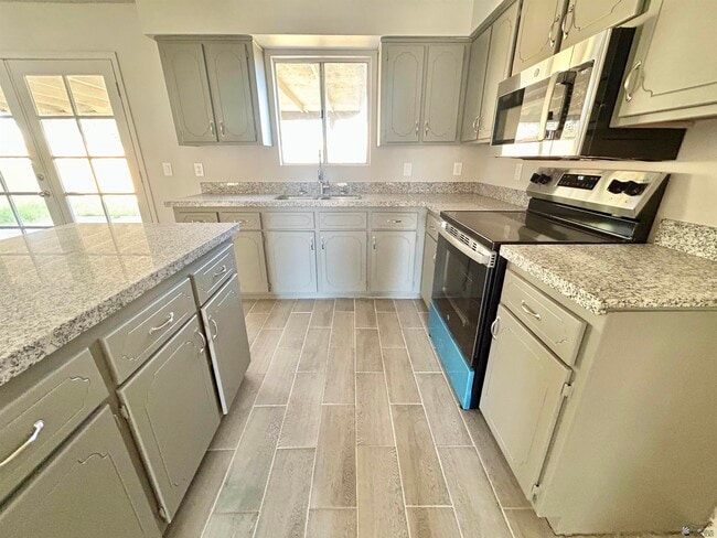 Building Photo - 1744 W 24th Dr