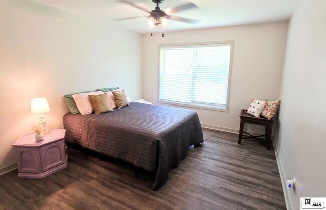 Building Photo - 923 Fortune Dr