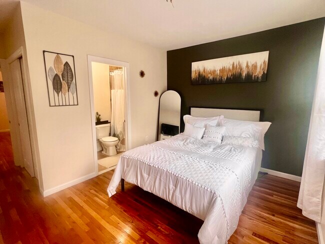 Master bedroom - 189 Pomona Ave